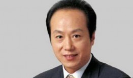 罗京经典播音视频,重温新闻联播的庄严与激情