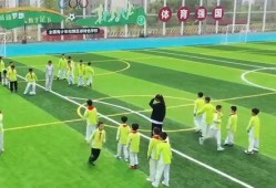 校园足球表演视频,活力四溢的青春对决瞬间