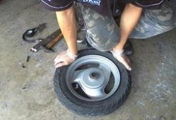 摩托车轮胎更换视频,摩托车轮胎更换全解析