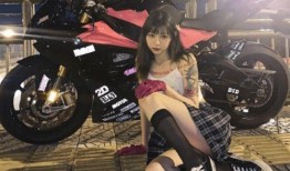 拖拉机舞蹈视频女主播,舞动乡村魅力，网络走红背后的故事