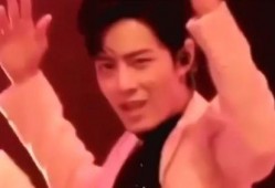 肖战很火的跳舞视频,舞蹈魅力引粉丝狂热追捧