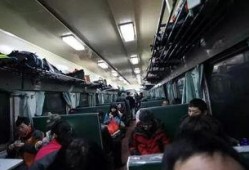 在火车上的视频,沿途风景与生活片段的瞬间捕捉