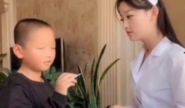 小儿麻女视频,视频中的真实故事与启示