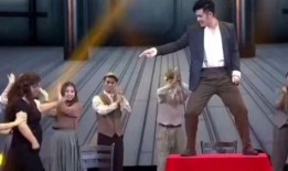 贾玲和陈赫的小品视频,笑料连连演绎生活百态